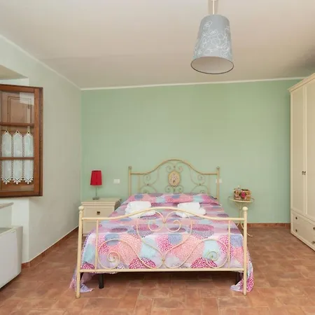 Villa Casale On The Lake With Sauna And Saltwater Swimming Pool